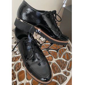 BLACK FAUX PATEN LEATHER BROGUES/LOAFERS SIZE 8